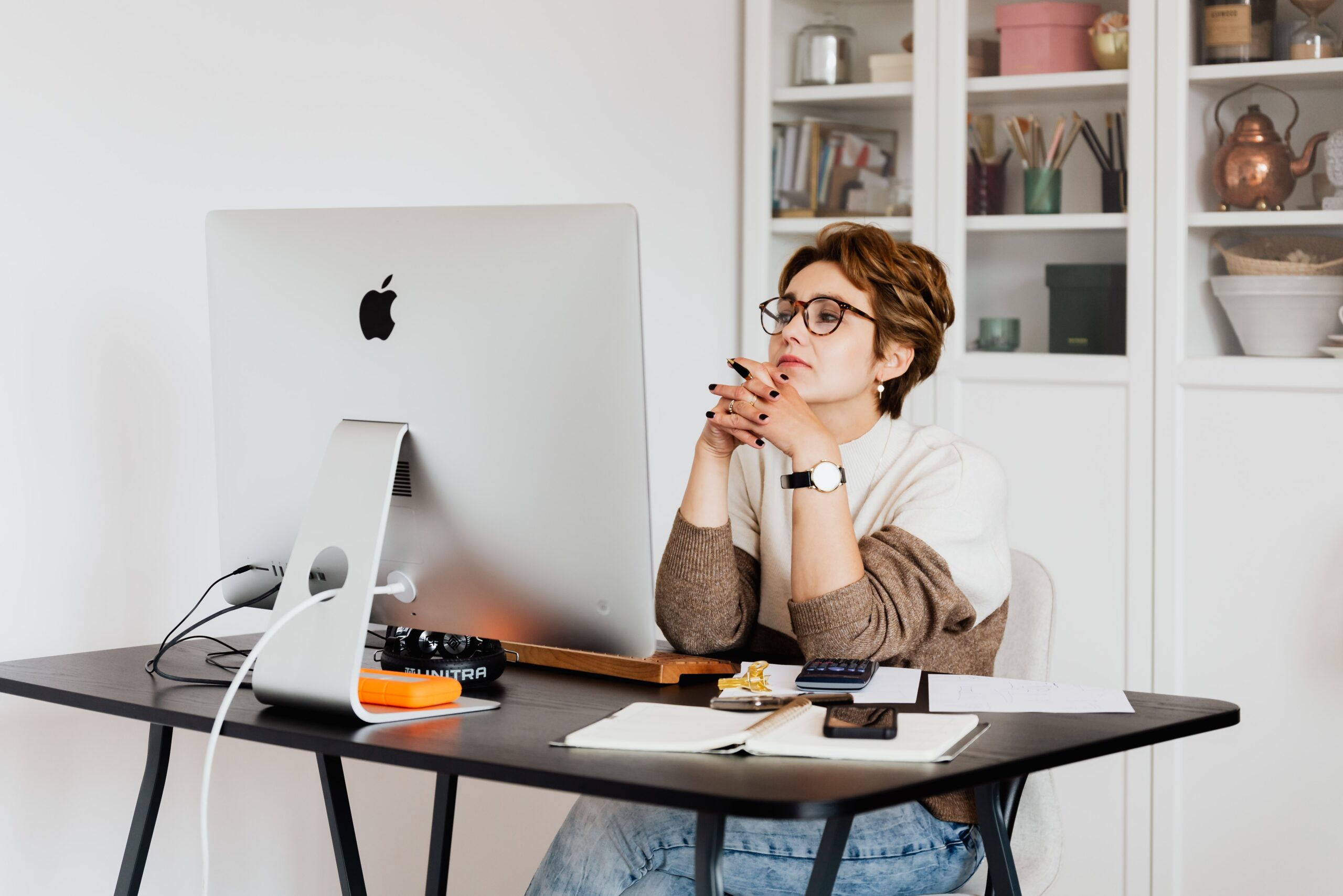 A project manager analyzing the multiple reasons why her team needs to use Microsoft Project.